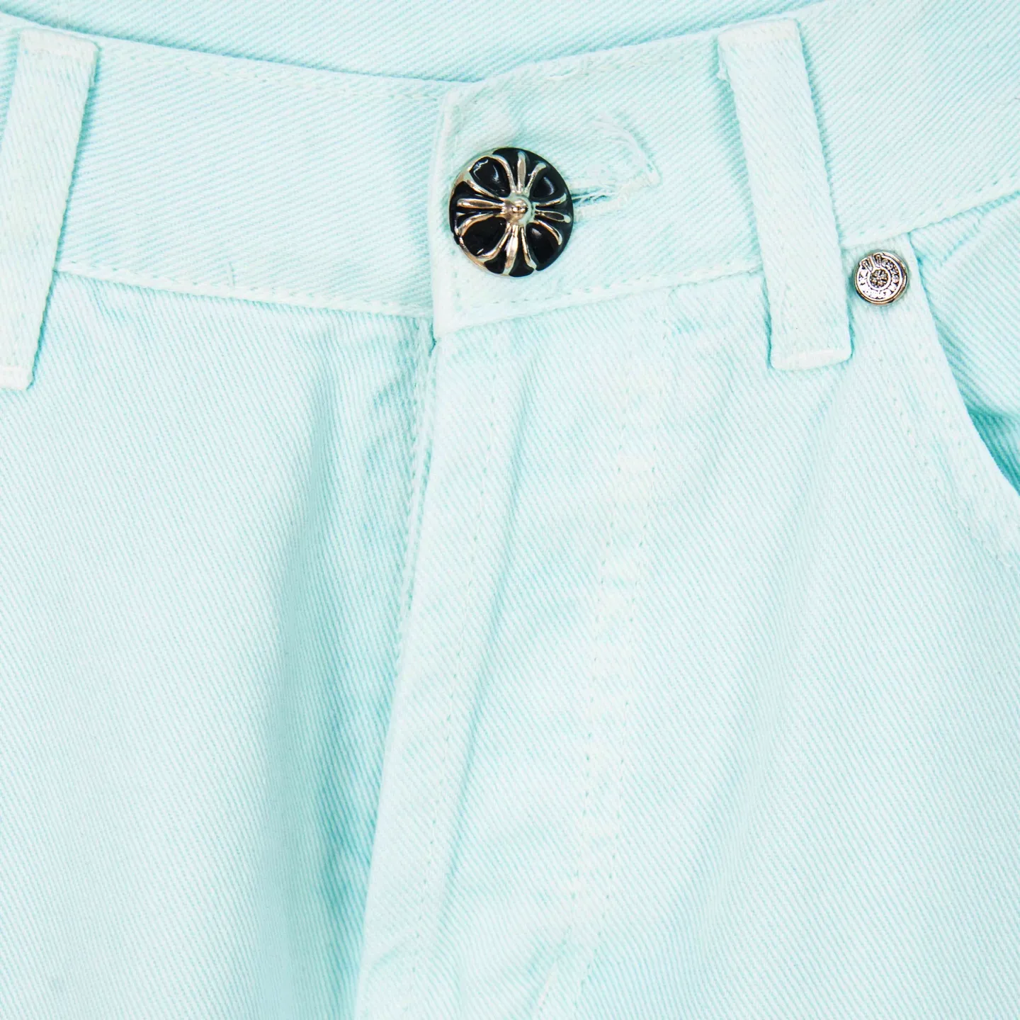 P240 (high version, running quantity) Chrome Hearts light blue blue pants, pink and blue patchwork leather couple's best friend jeans. CH jeans need to be washed and then disassembled and hand-made with sheepskin cross leather and then spliced ​​to complete. The whole process is not clear. The patchwork cross pattern is embellished, and the high-waisted washed jeans! ! Absolutely high-end luxury products, god-level single products and super popular products, made with top heavy industry, a must-see magic weapon. Customized hardware. The fabric is thick and soft after washing. It has good breathability. Customized small leather label. Unique design. The details are simple and elegant, and the workmanship is exquisite. The entire trousers are neatly routed and the details are in place! It’s so cool that both men and women can easily control the genderless trend! Style number: 1817# Color: Picture color Size: 28 30 32 34 36